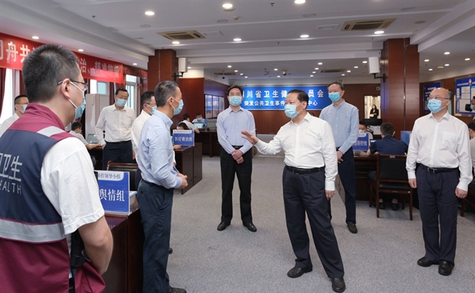 彭清華在省衛生健康委調研并主持召開省委應對疫情工作領導小組會議