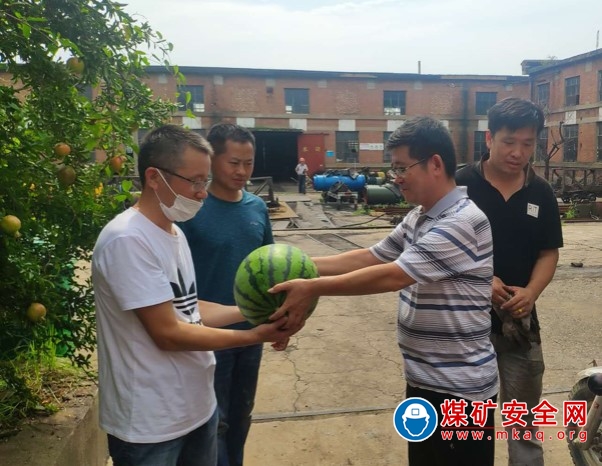 淮北雙龍礦業公司工會：情注職工 勁吹夏日“清涼風”