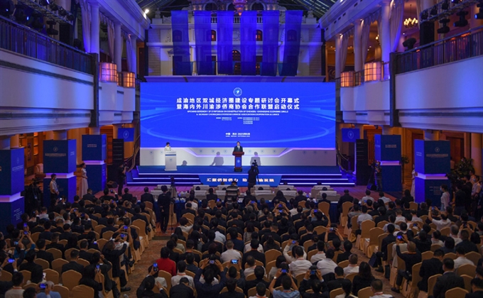 成渝地區雙城經濟圈建設專題研討會開幕式暨海內外川渝涉僑商協會合作聯盟啟動儀式舉行  武維華講話 尹力致辭