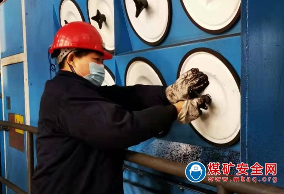 用心做好工作 用愛呵護家庭--記山焦汾西柳灣煤礦動篩車間職工薛月梅
