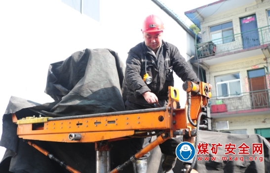 要做“苦干實干拼命干”的“領頭雁”——中興煤業抽采隊李國紅