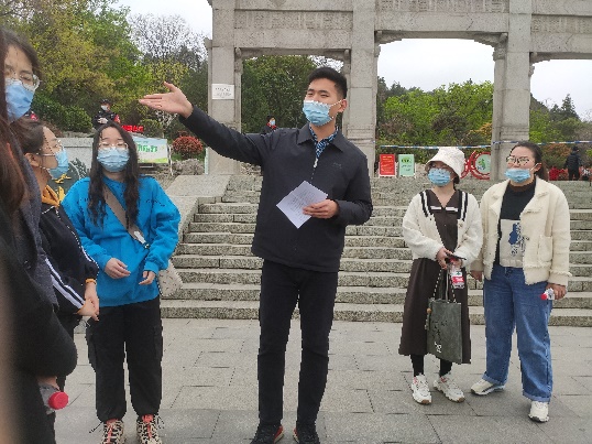 計算機學院研究生會和研究生2019級第一黨支部聯合開展“登高云龍·追思英烈”清明節踏青活動