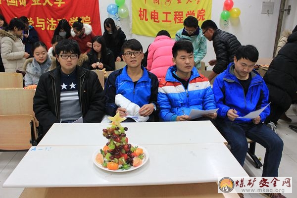 機電學院生活部聯合文法學院生活部舉辦水果拼盤比賽
