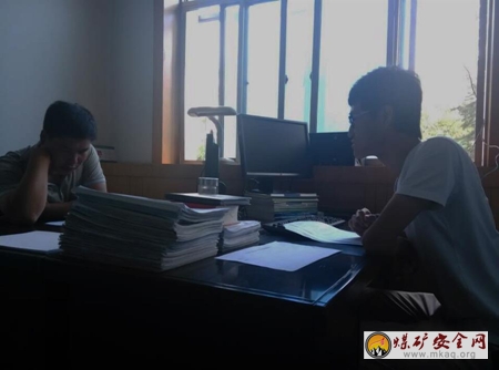 礦業學院山西環境實踐調查團隊來到長治環保局參觀學習