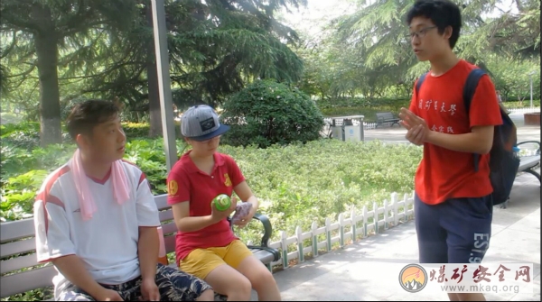 電力學院省級社會實踐團隊在云龍湖公園開展商業健康保險調查采訪活動
