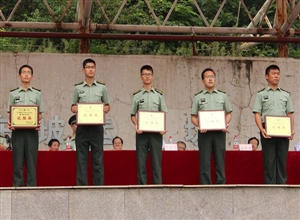 中國礦業大學機電新生參加2015級軍訓總結表彰大會