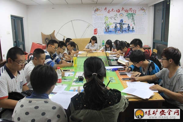 大新聞 大家庭------礦業學院新聞部召開干事見面會
