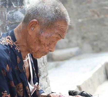 礦區老人 高艷平攝影作品
