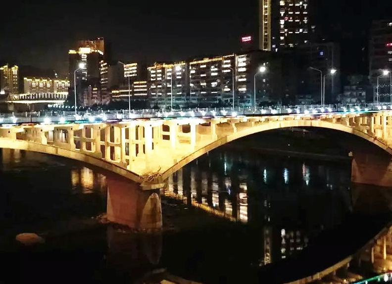 節日之光 何建民攝影作品