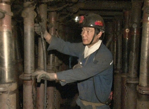 煤海深處唱響青春之歌---記柴里煤礦袁堂井采煤工區生產班長薛開科