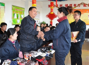 神華寧煤集團煤化工分公司公管處溫馨關愛過暖冬