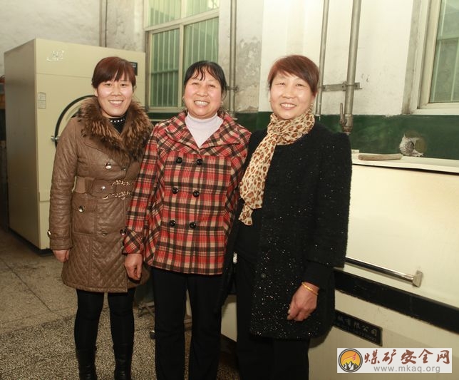 一衣帶水 把溫暖與溫馨送進職工的心里——記陜煤化集團陜煤建司瑞能煤業洗衣房的女工們