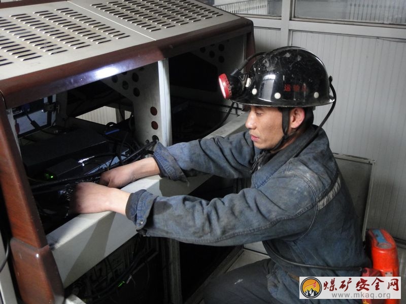 從普通電工到技術大拿的蛻變——記陜煤建司瑞能煤業運輸隊機電檢修班班長高四娃