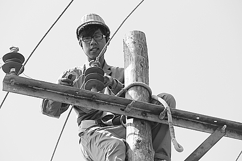 80后輸電技術強者——記東露天礦電務段東部輸電隊輸電一組組長樊玉龍