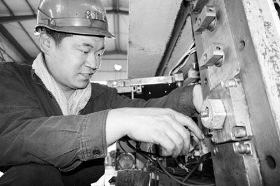 “拿下”波蘭采煤機——記集團公司“首席技師”、新巨龍公司員工劉志攀