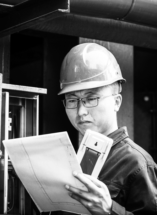 勇于攻堅譜寫激揚青春──記中煤公司機電安裝分公司電氣技術員雷帥