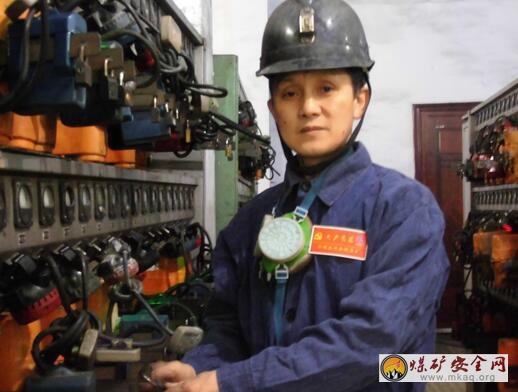用實干詮釋礦山職工的責任與擔當——記川煤集團2016年度十佳班組長、達竹公司金剛煤礦采煤二隊生產三班班長魏光紅