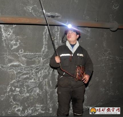 一個平凡的追夢人——記通風區瓦檢隊隊長崔志軍