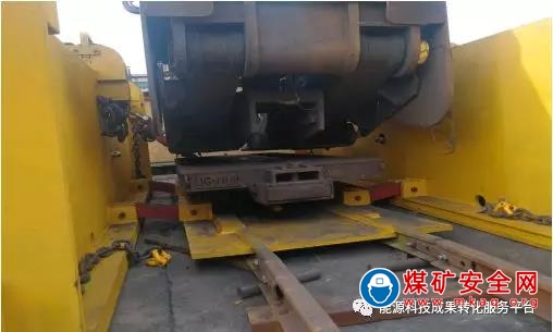 薄煤層綜采工作面重型起重機
