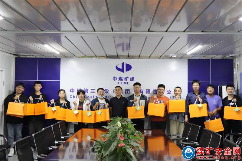情暖中秋，心系職工——中煤礦建建安公司圖木舒克車間發放中秋慰問品