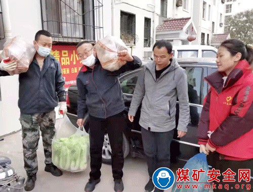 晉能控股煤業集團和創實業發展公司團委開展“學黨史 履初心 送冬菜 暖人心”青年志愿慰問活動
