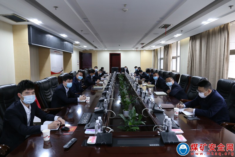 神南產業公司傳達陜煤集團安全工作視頻會議精神?? ?