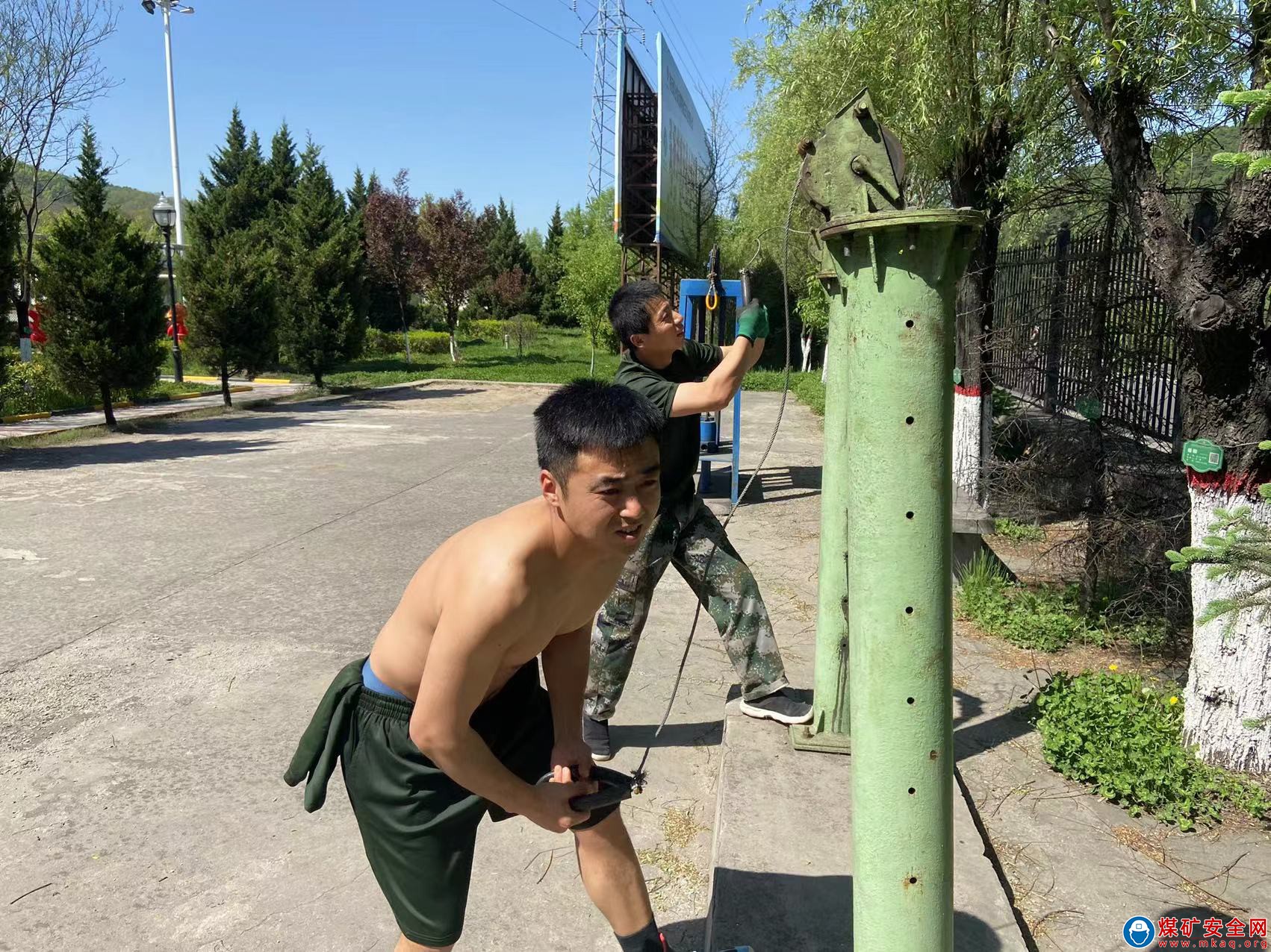 蒲白救護消防大隊黃陵礦區中隊 指戰員初夏時節訓練忙