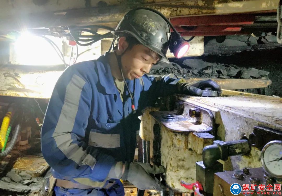 中能袁大灘礦業綜采二隊：“婦女主任”班長王濤