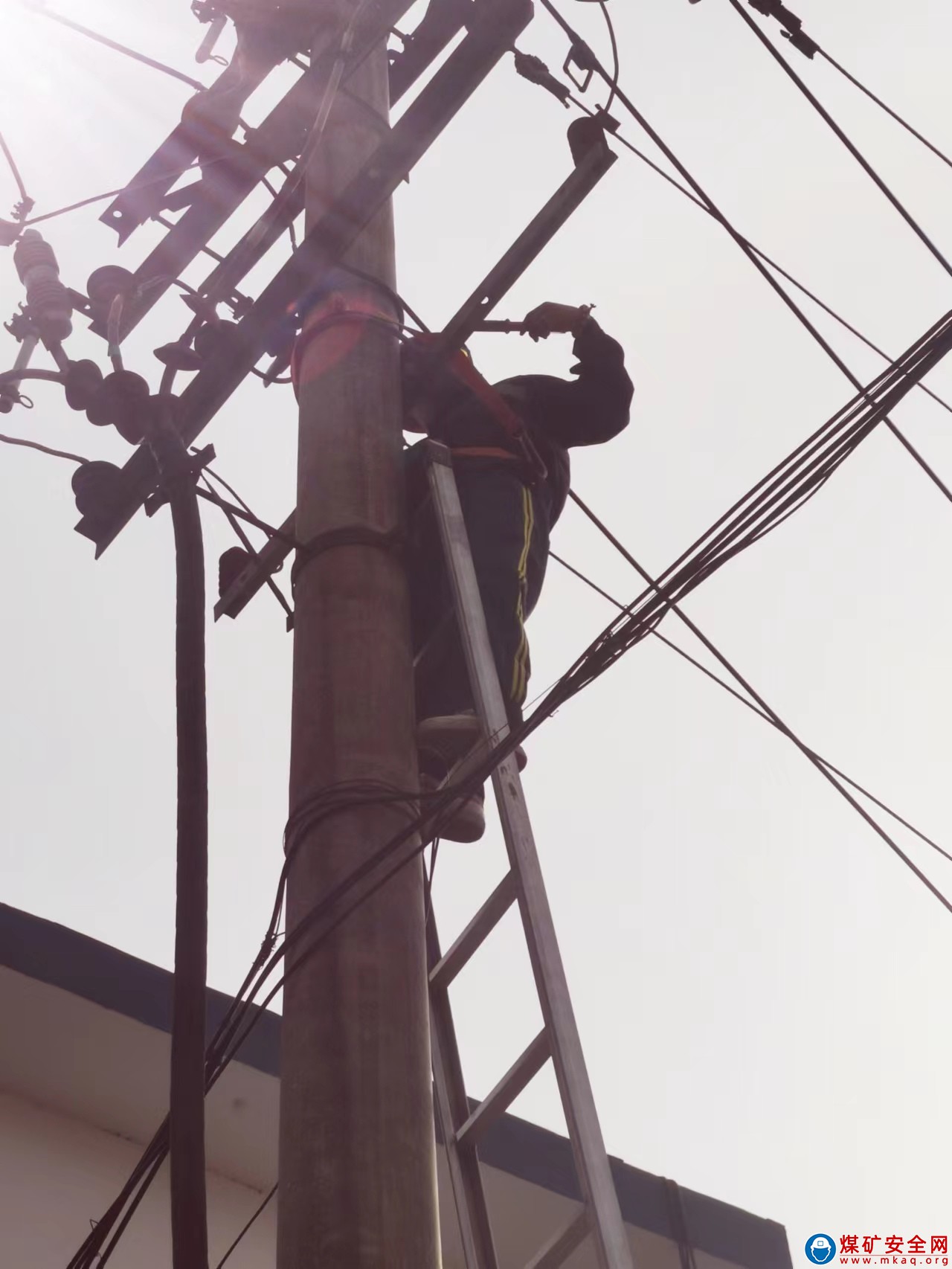 銅川礦業鐵運分公司：工電段雨季“防患于未然”