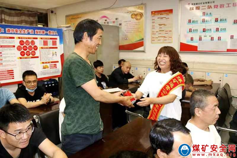 蒲白礦業煤礦運營公司精心烹制安全“套餐”