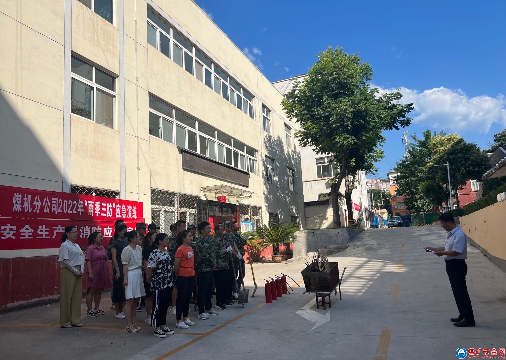 銅川礦務局華遠項目部煤機管理中心：以練促防 以防筑安