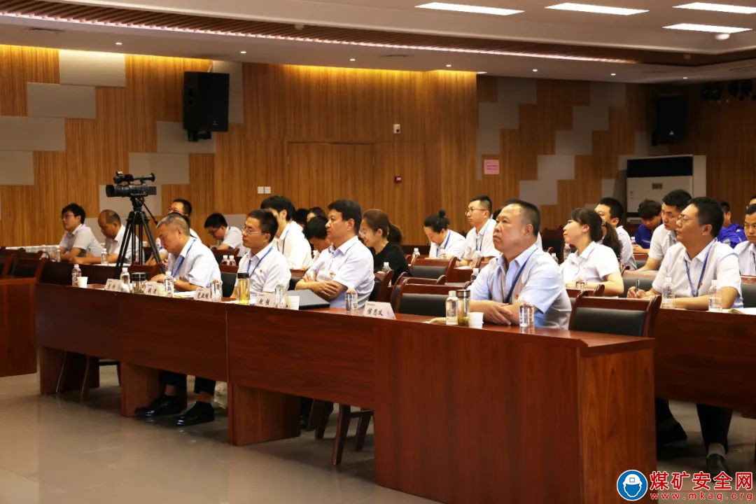 國家文化軟實力重點課題組首席專家雷原應邀來陜西中能煤田有限公司講學