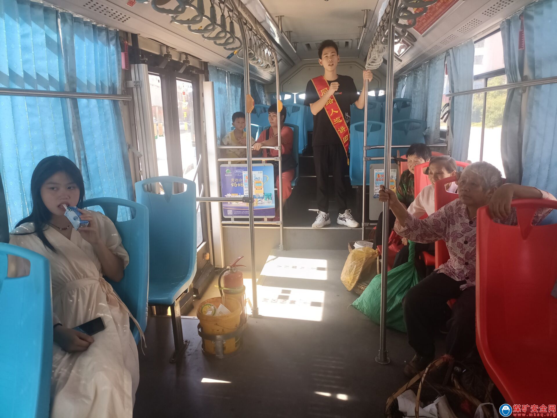 凝聚青年力量，弘揚先輩精神”——中國礦業大學同路人前往西渡鎮進行公交車宣講