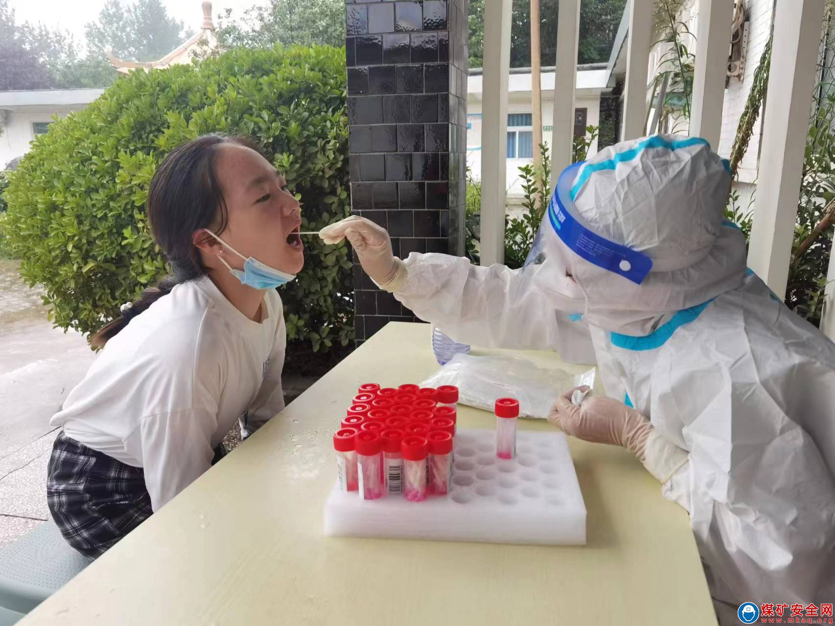 河南能源義煤公司石壕煤礦：緊密防控確保一方安