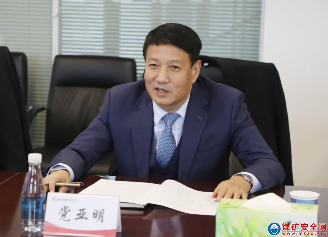 華電煤業黨委委員、副總經理趙鵬一行到陜西中能煤田有限公司走訪交流