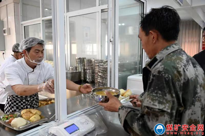 河南能源義煤集團石壕煤礦：提供四季美食 滿足職工味蕾