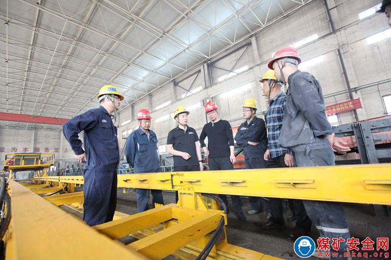 五溝礦掘錨機地面試運轉一次成功