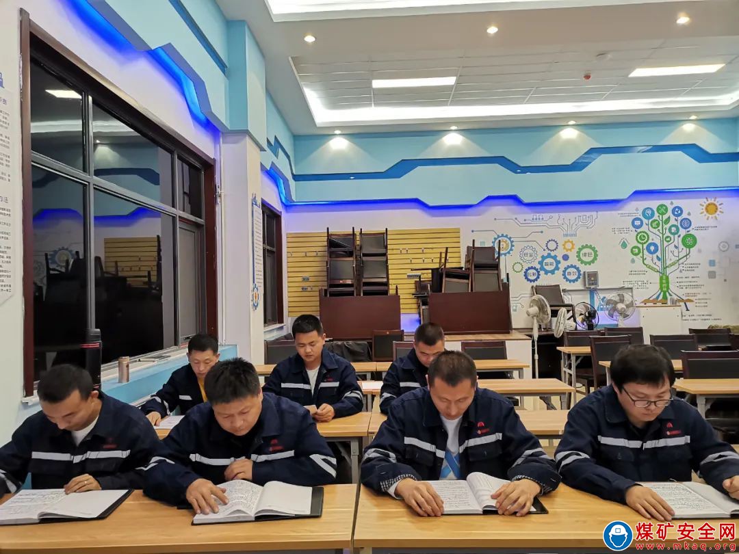 中能煤礦生產運營公司第二項目部扎實做好新工入職培訓工作
