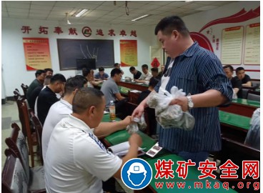  情系端午 安全相伴 ——山東裕隆礦業集團唐陽煤礦組織開展“濃情迎端午 粽香暖人心”親情慰問活動