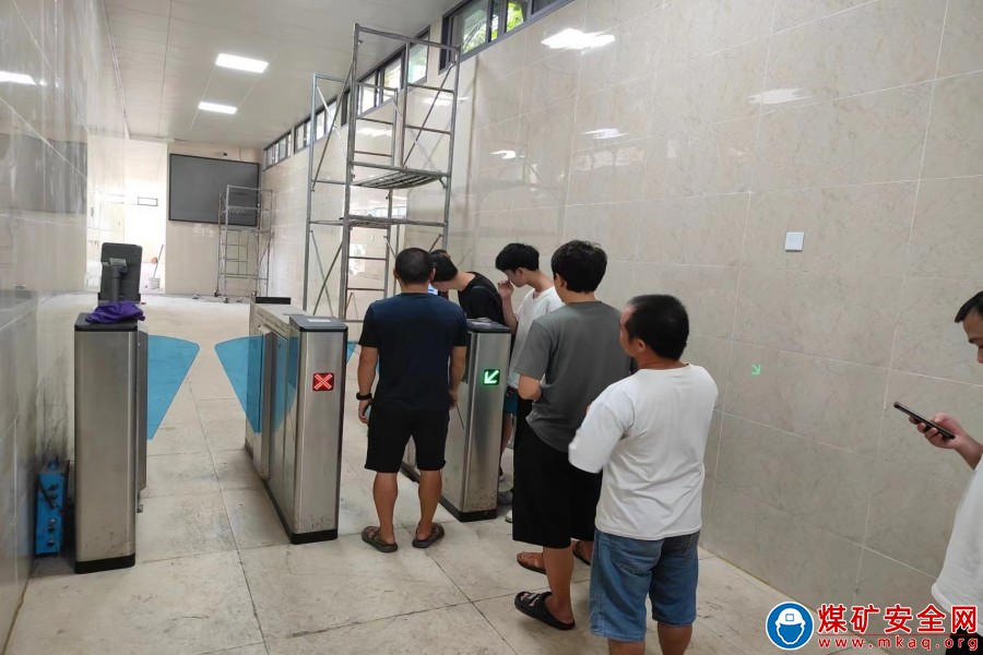 魯班山北礦為新入職員工在井口唯一性檢測裝置進行網絡登記注冊