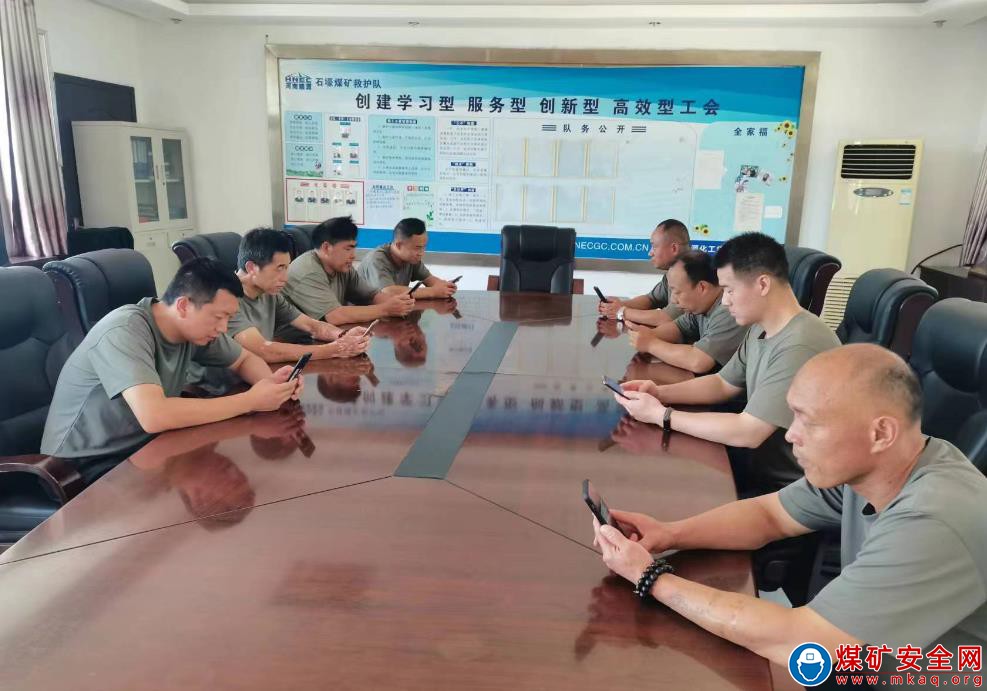河南能源義煤公司石壕煤礦收聽收看《安全生產法》專題講座