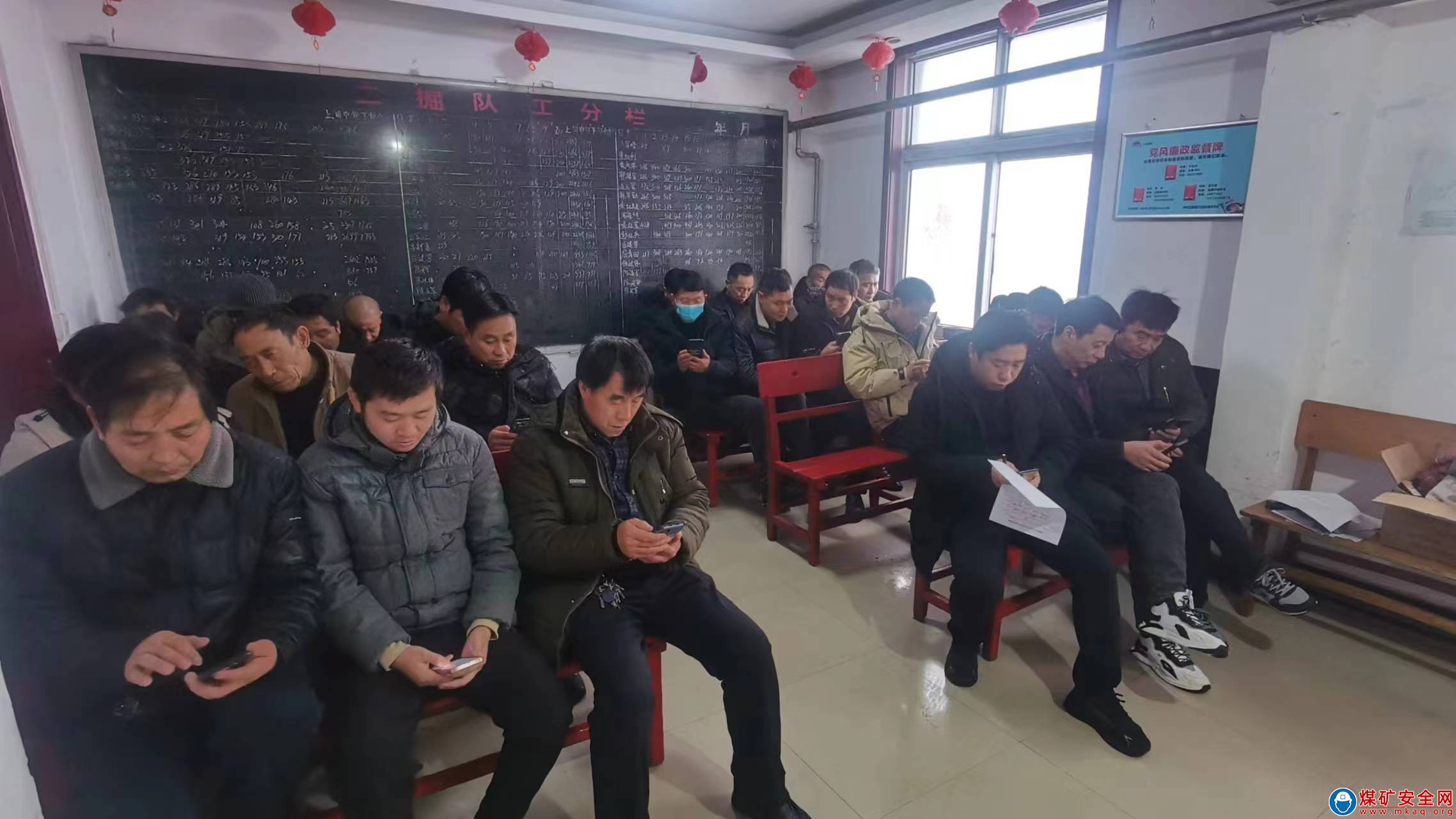 河南能源義煤公司石壕煤礦團委積極組織觀看“氣候、糧食與青年：一個可持續未來的探索”主題團課