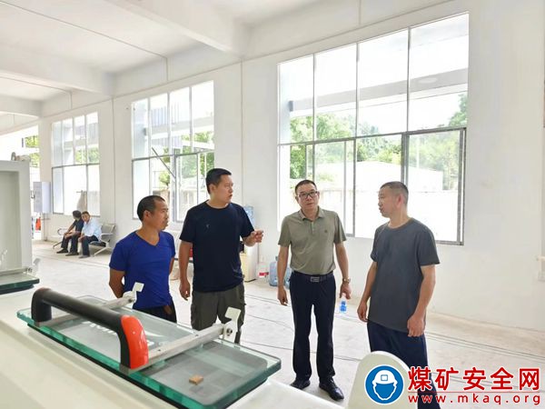 川煤物產片區四川瑞茂公司PVC管項目生產設備調試成功