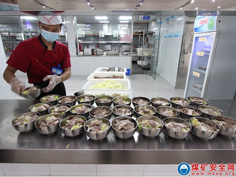 走，喝羊肉湯去 ——皖北煤電集團公司任樓礦的伏羊節，千人免費喝羊湯
