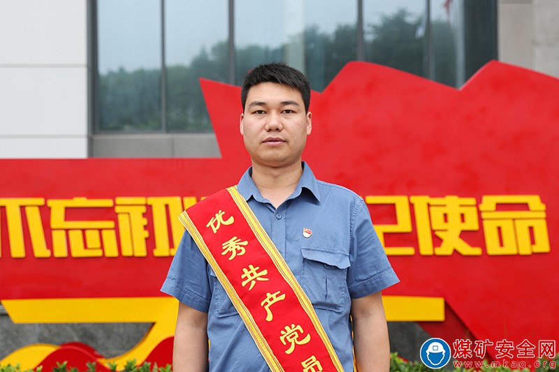【榜樣】無悔青春獻礦山——記集團公司優秀共產黨員李永紅