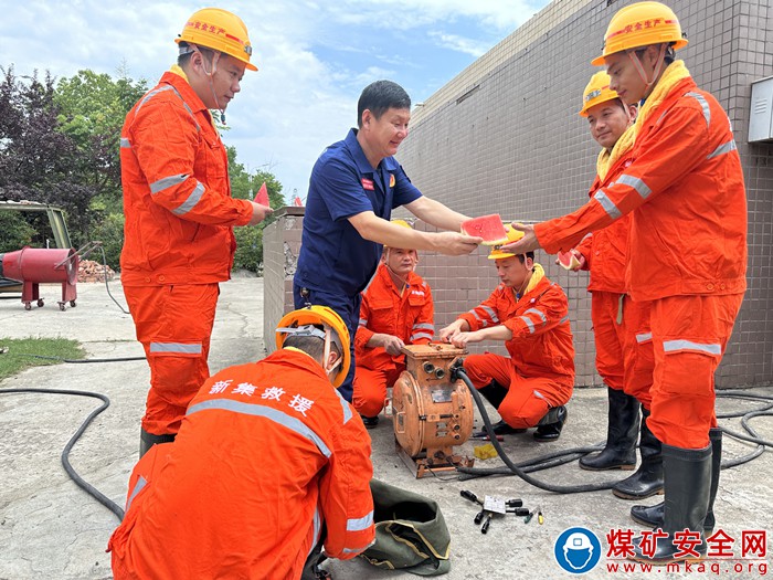 中煤新集公司救護大隊：送清涼慰問暖人心 凝心聚力鼓干勁