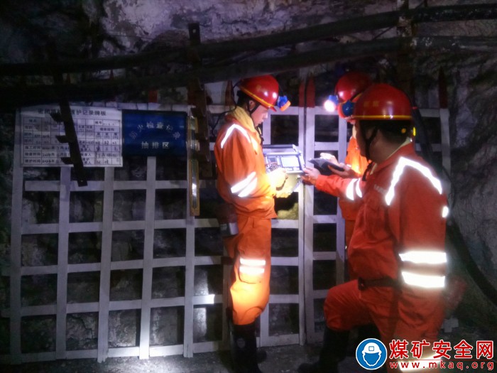 中煤新集公司救護大隊：開展密閉墻動態檢查工作
