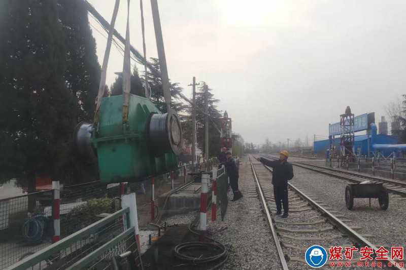 恒源煤礦圓滿完成礦內主鐵路三道慢速絞車更換